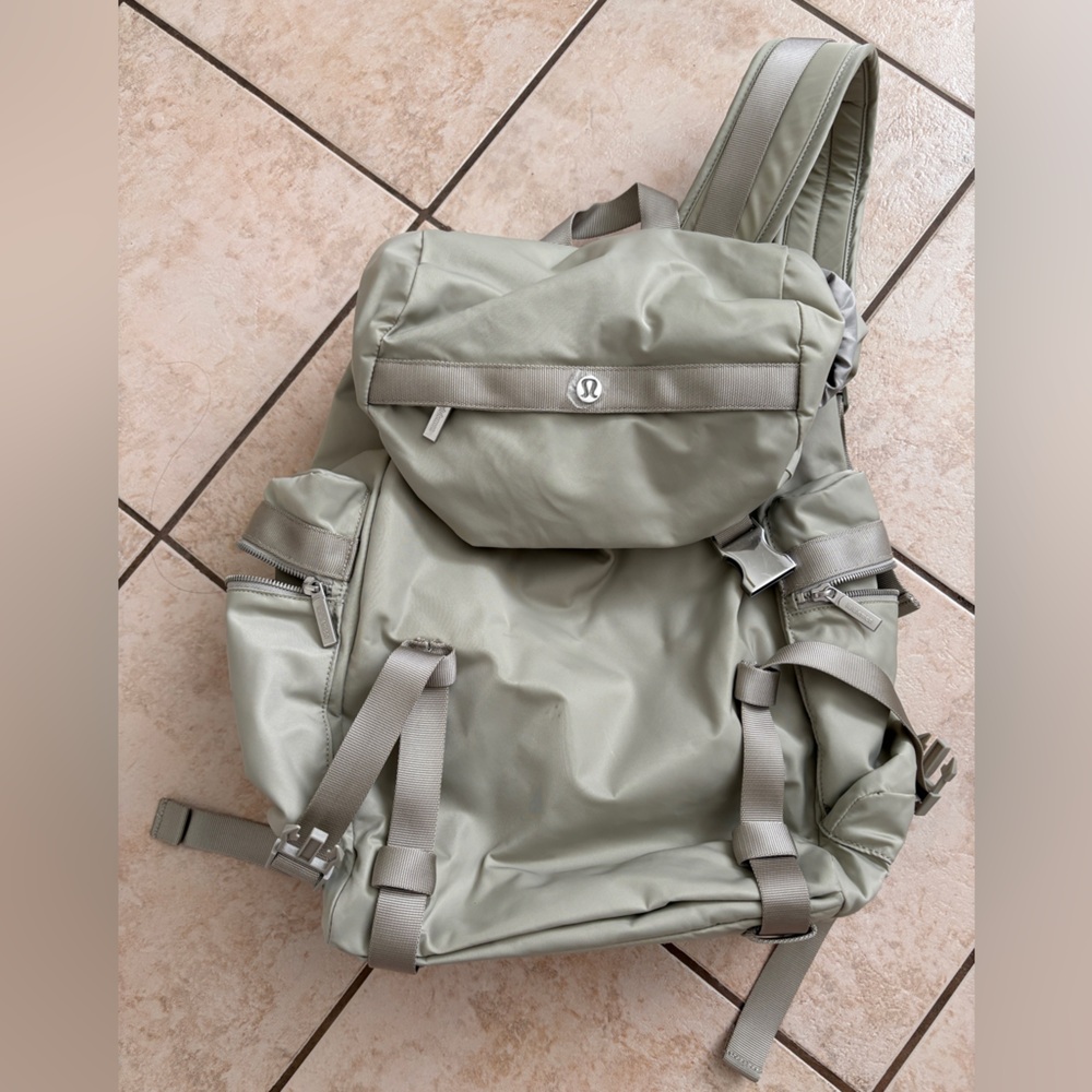 Lululemon Wunderlust 25L Backpack - Picture 1 of 5